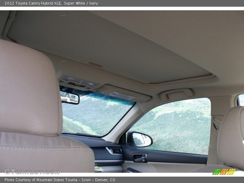 Super White / Ivory 2012 Toyota Camry Hybrid XLE
