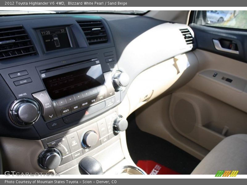 Blizzard White Pearl / Sand Beige 2012 Toyota Highlander V6 4WD