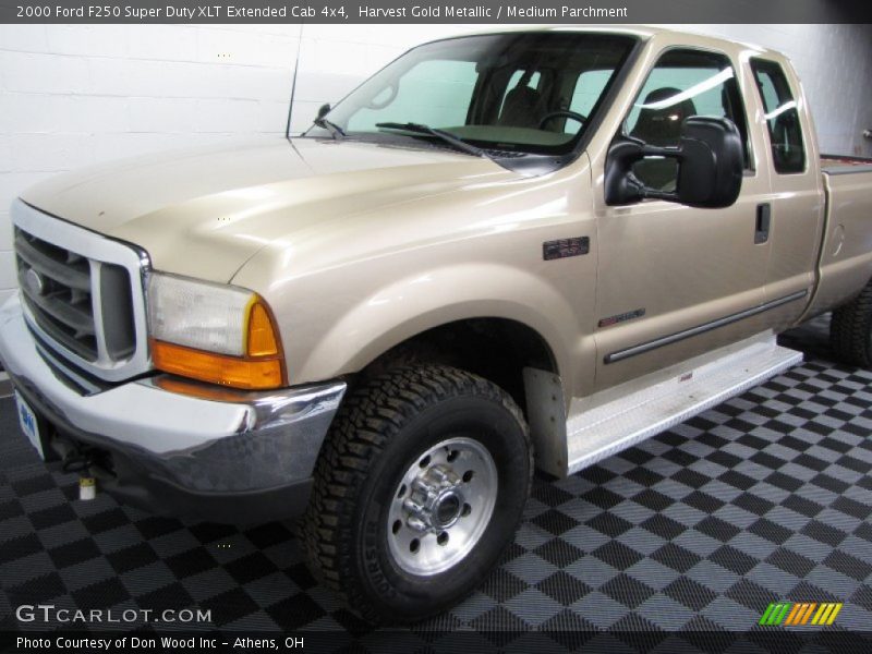 Harvest Gold Metallic / Medium Parchment 2000 Ford F250 Super Duty XLT Extended Cab 4x4