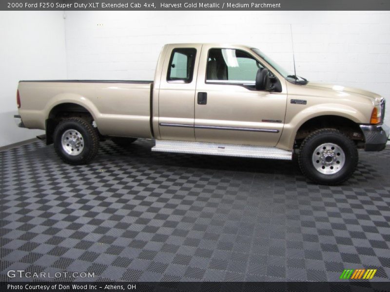 Harvest Gold Metallic / Medium Parchment 2000 Ford F250 Super Duty XLT Extended Cab 4x4