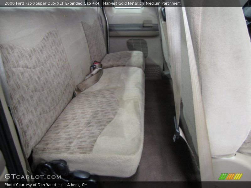 Harvest Gold Metallic / Medium Parchment 2000 Ford F250 Super Duty XLT Extended Cab 4x4