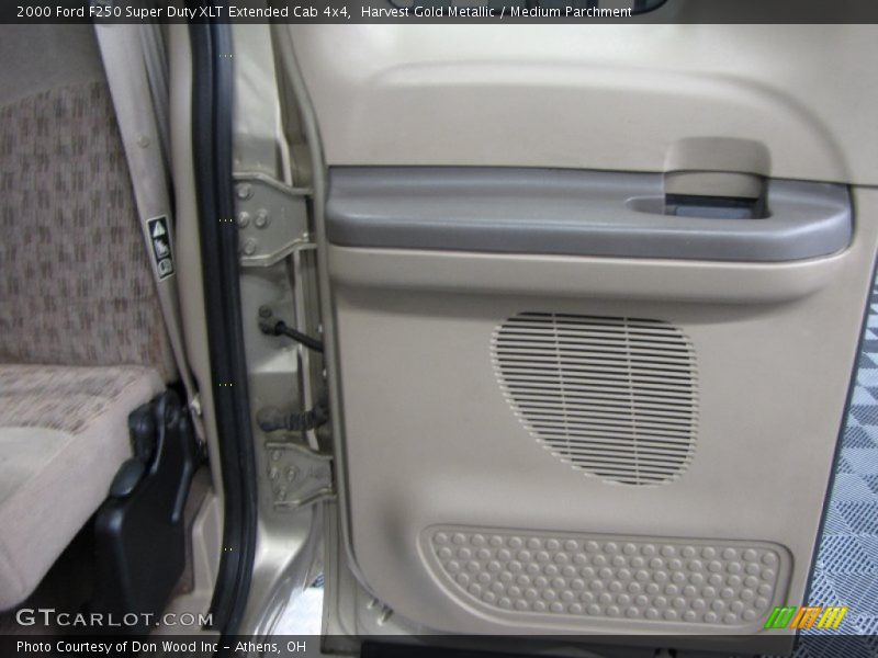 Harvest Gold Metallic / Medium Parchment 2000 Ford F250 Super Duty XLT Extended Cab 4x4