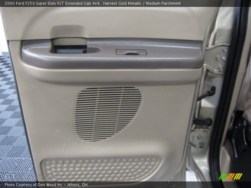 Harvest Gold Metallic / Medium Parchment 2000 Ford F250 Super Duty XLT Extended Cab 4x4