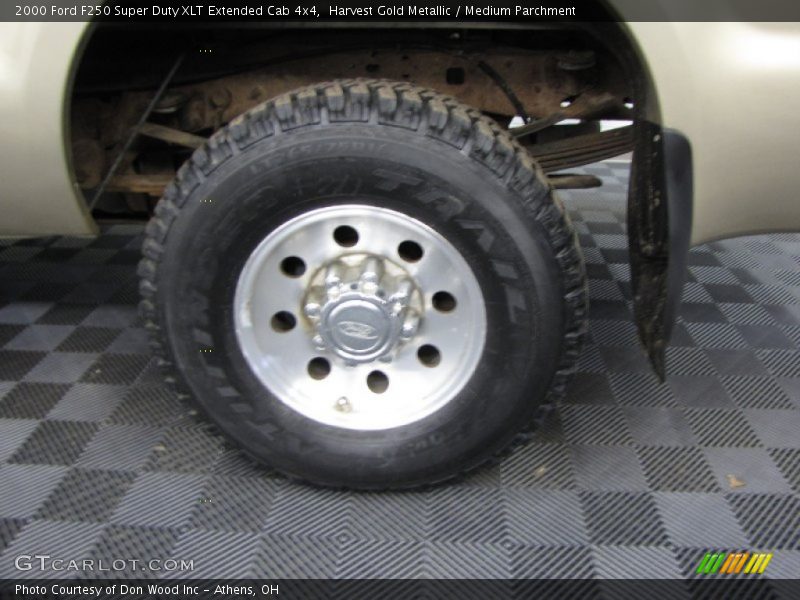 Harvest Gold Metallic / Medium Parchment 2000 Ford F250 Super Duty XLT Extended Cab 4x4