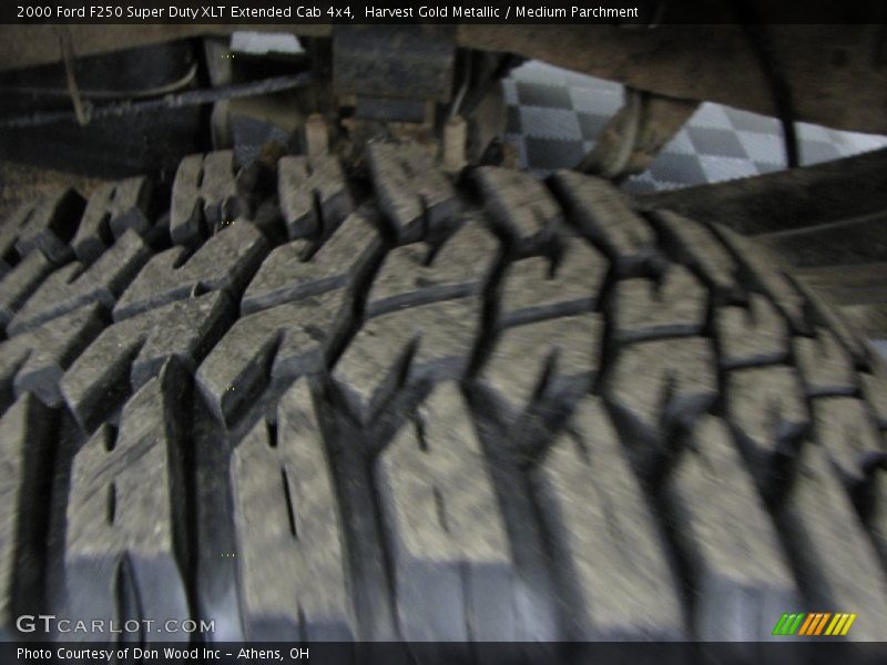 Harvest Gold Metallic / Medium Parchment 2000 Ford F250 Super Duty XLT Extended Cab 4x4