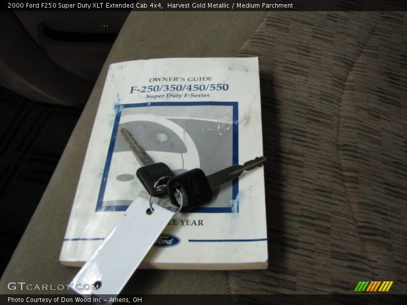 Harvest Gold Metallic / Medium Parchment 2000 Ford F250 Super Duty XLT Extended Cab 4x4