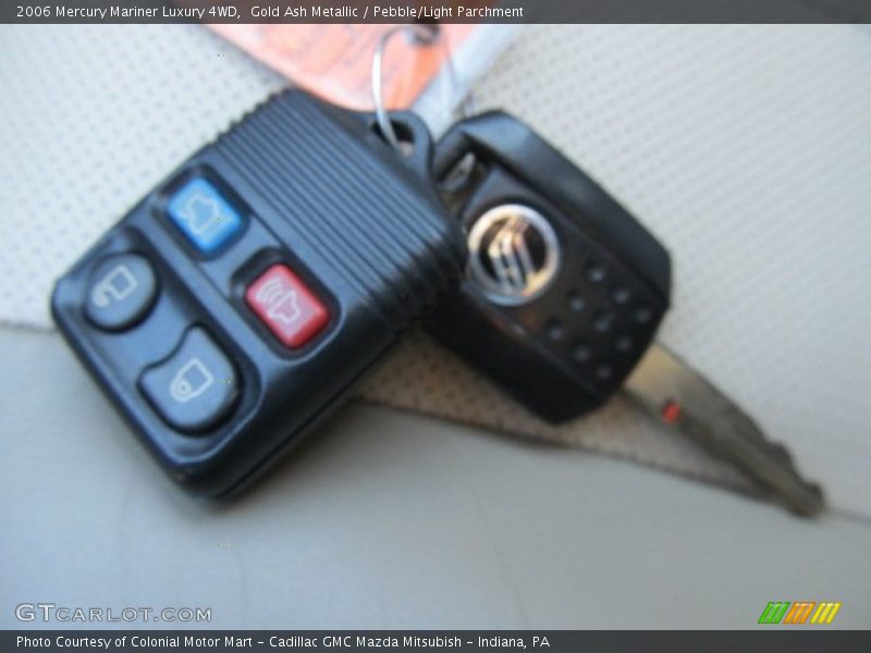 Gold Ash Metallic / Pebble/Light Parchment 2006 Mercury Mariner Luxury 4WD