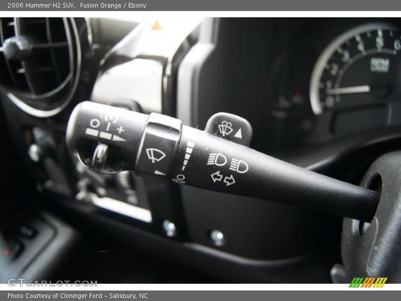 Controls of 2006 H2 SUV