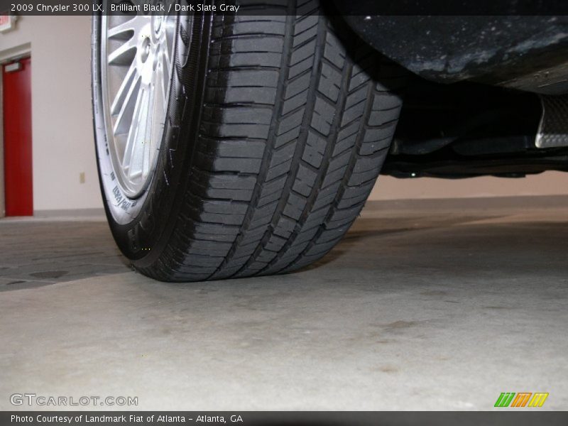 Brilliant Black / Dark Slate Gray 2009 Chrysler 300 LX