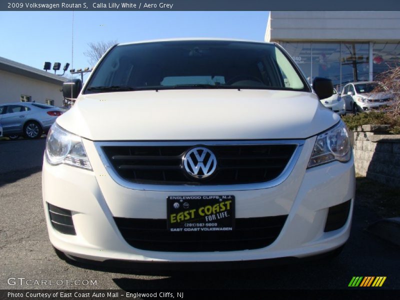 Calla Lilly White / Aero Grey 2009 Volkswagen Routan S