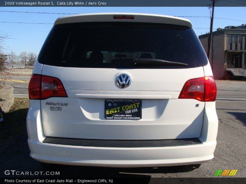 Calla Lilly White / Aero Grey 2009 Volkswagen Routan S