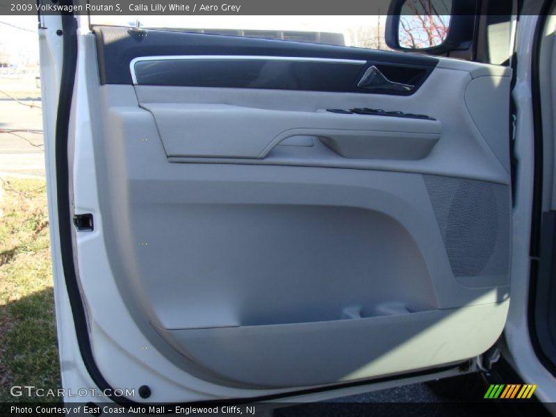 Calla Lilly White / Aero Grey 2009 Volkswagen Routan S