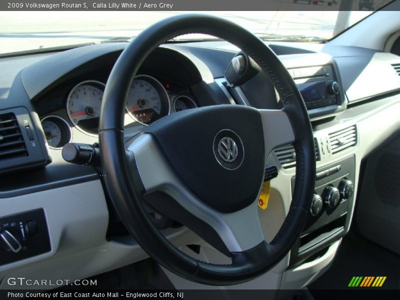 Calla Lilly White / Aero Grey 2009 Volkswagen Routan S