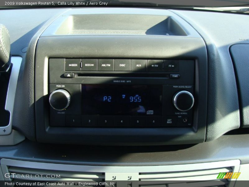 Calla Lilly White / Aero Grey 2009 Volkswagen Routan S