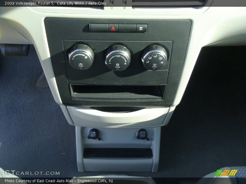 Calla Lilly White / Aero Grey 2009 Volkswagen Routan S