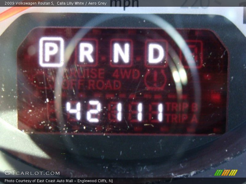 Calla Lilly White / Aero Grey 2009 Volkswagen Routan S