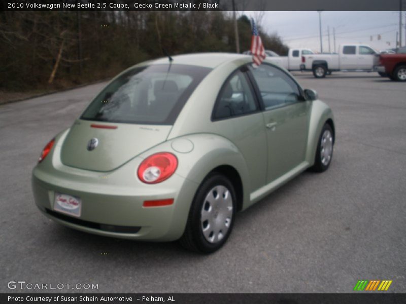 Gecko Green Metallic / Black 2010 Volkswagen New Beetle 2.5 Coupe