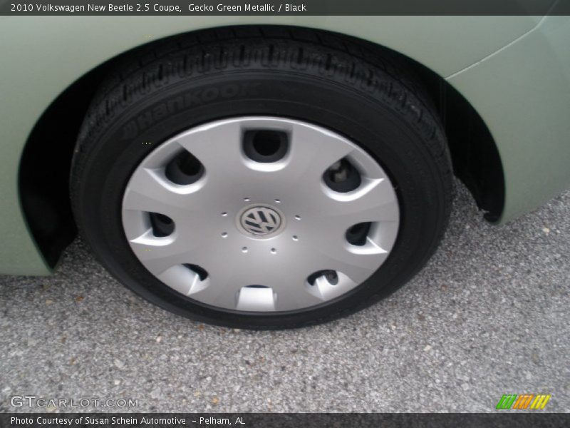 Gecko Green Metallic / Black 2010 Volkswagen New Beetle 2.5 Coupe