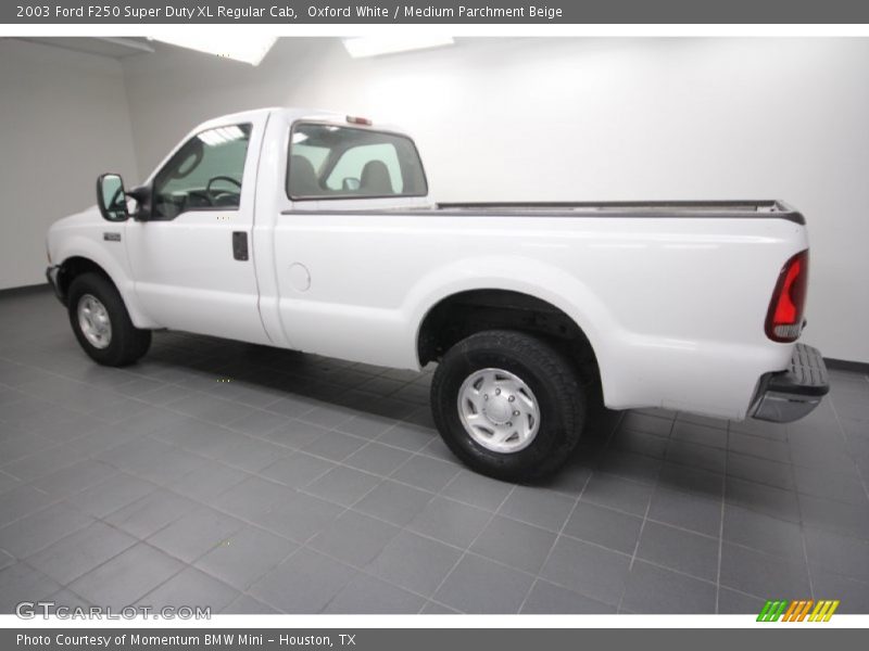 Oxford White / Medium Parchment Beige 2003 Ford F250 Super Duty XL Regular Cab
