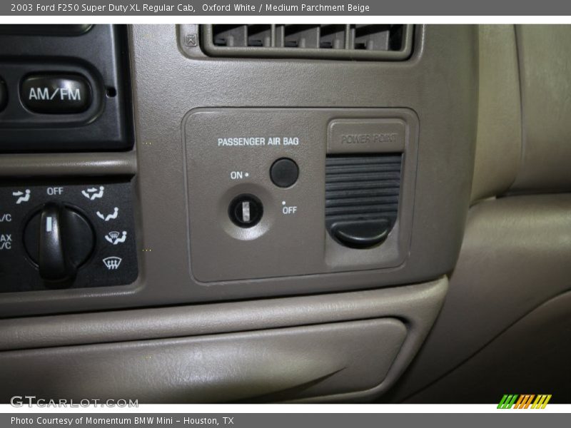 Oxford White / Medium Parchment Beige 2003 Ford F250 Super Duty XL Regular Cab