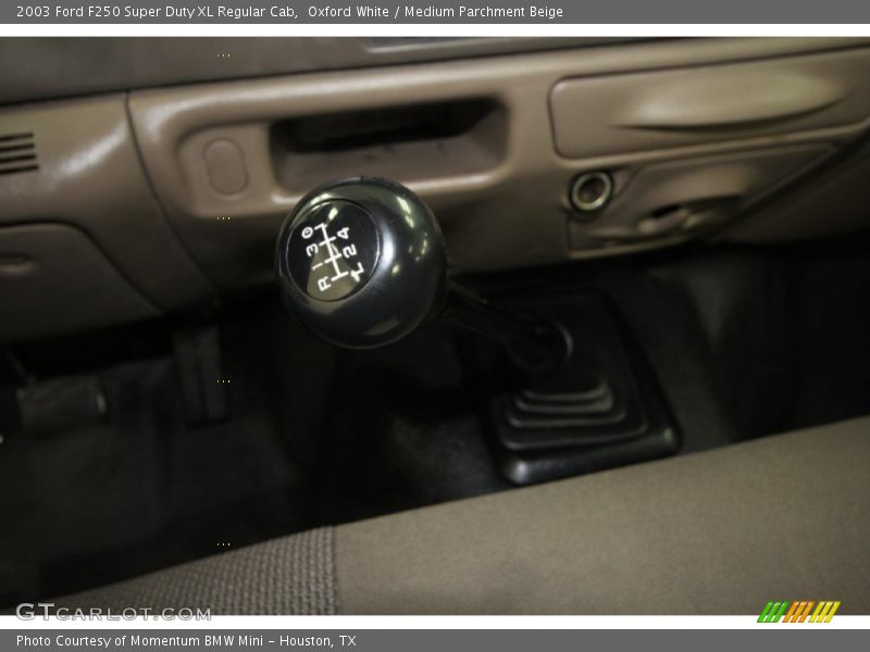 Oxford White / Medium Parchment Beige 2003 Ford F250 Super Duty XL Regular Cab