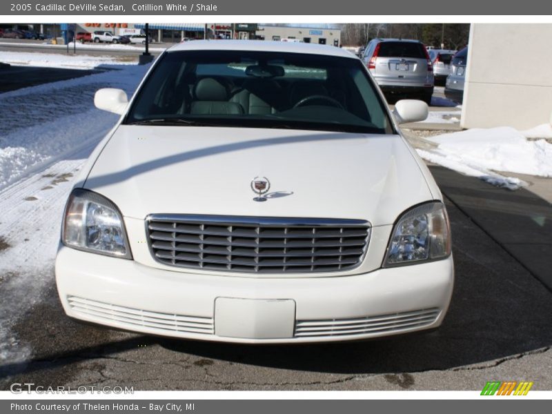 Cotillion White / Shale 2005 Cadillac DeVille Sedan