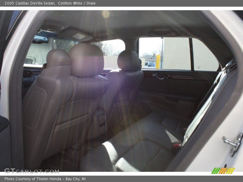 Cotillion White / Shale 2005 Cadillac DeVille Sedan