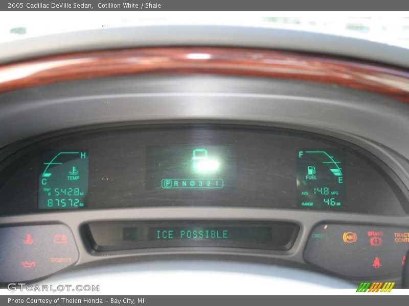 Cotillion White / Shale 2005 Cadillac DeVille Sedan