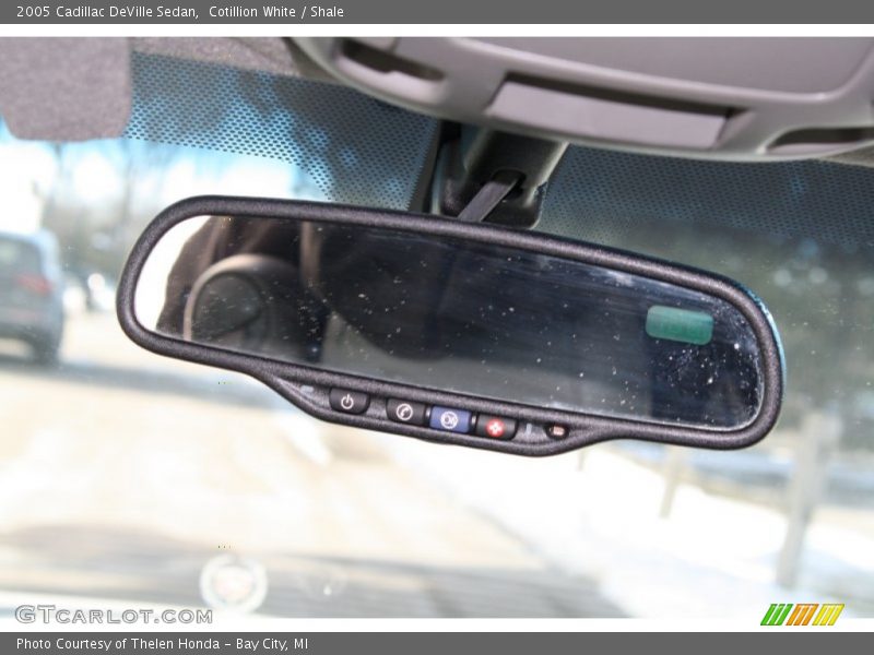 Cotillion White / Shale 2005 Cadillac DeVille Sedan