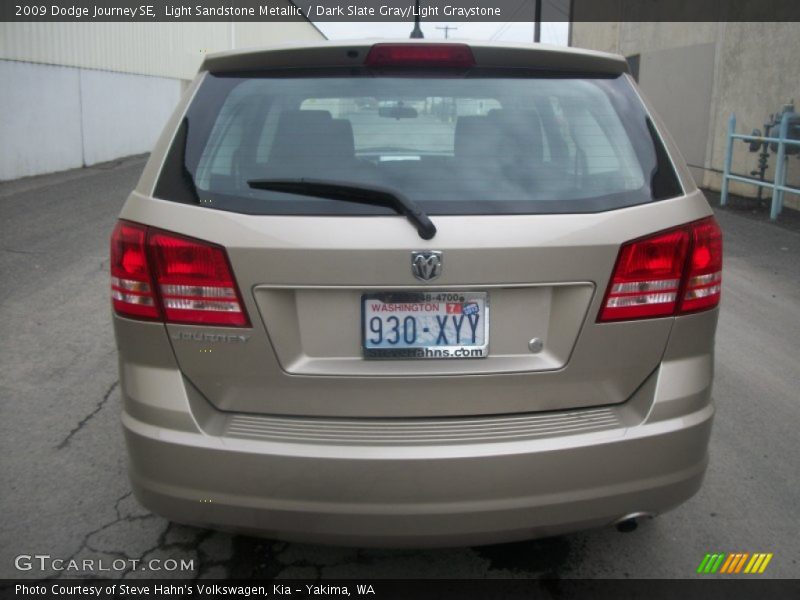 Light Sandstone Metallic / Dark Slate Gray/Light Graystone 2009 Dodge Journey SE