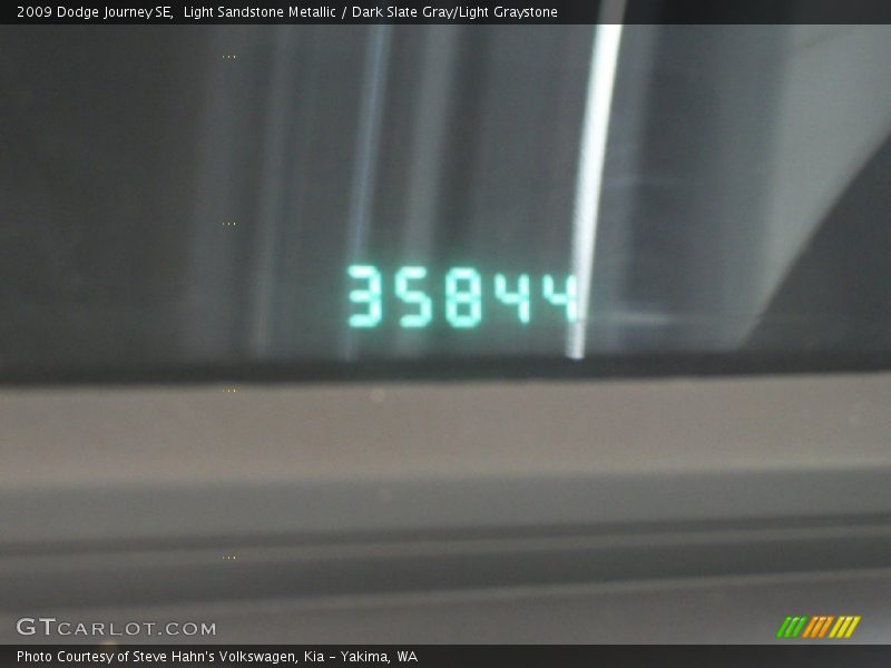 Light Sandstone Metallic / Dark Slate Gray/Light Graystone 2009 Dodge Journey SE