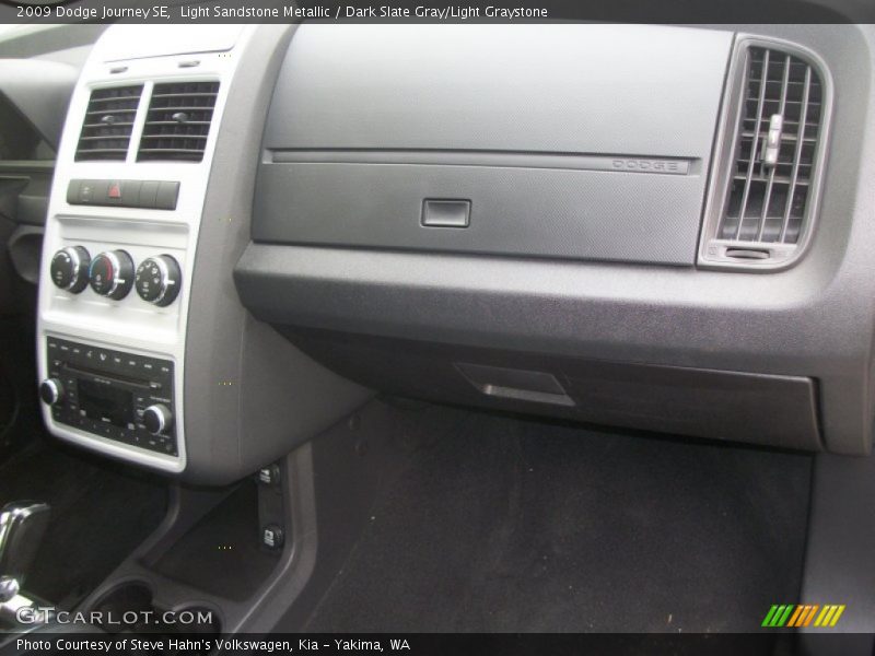 Light Sandstone Metallic / Dark Slate Gray/Light Graystone 2009 Dodge Journey SE