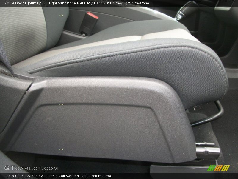 Light Sandstone Metallic / Dark Slate Gray/Light Graystone 2009 Dodge Journey SE