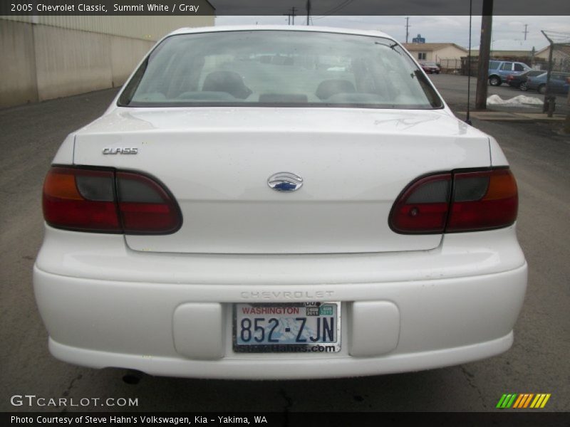 Summit White / Gray 2005 Chevrolet Classic