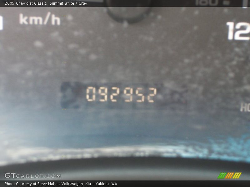 Summit White / Gray 2005 Chevrolet Classic