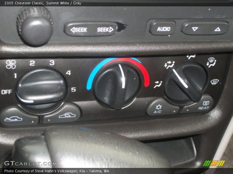 Summit White / Gray 2005 Chevrolet Classic