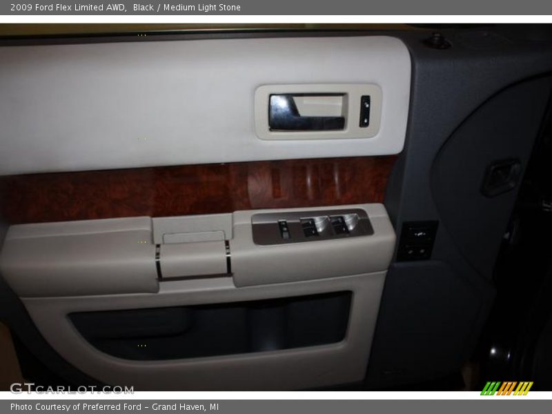 Black / Medium Light Stone 2009 Ford Flex Limited AWD
