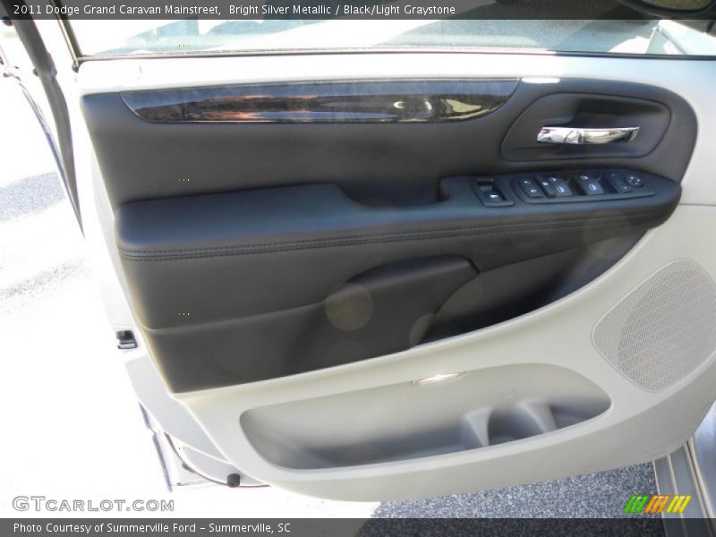 Bright Silver Metallic / Black/Light Graystone 2011 Dodge Grand Caravan Mainstreet