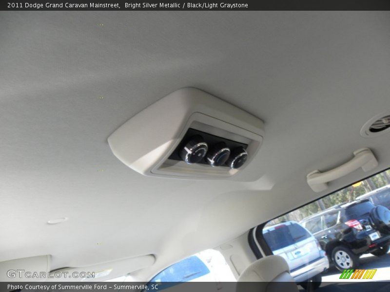 Bright Silver Metallic / Black/Light Graystone 2011 Dodge Grand Caravan Mainstreet