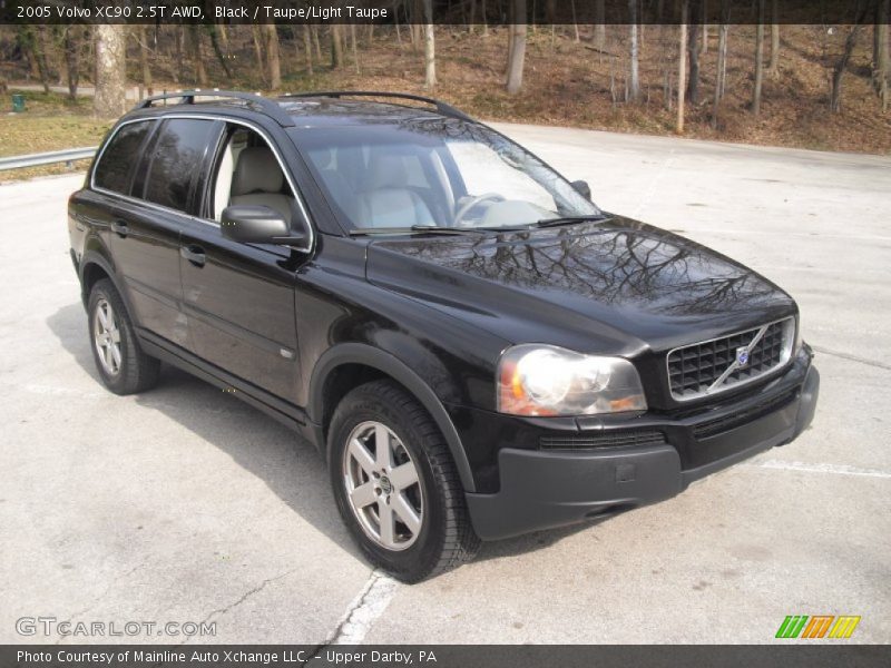 Front 3/4 View of 2005 XC90 2.5T AWD