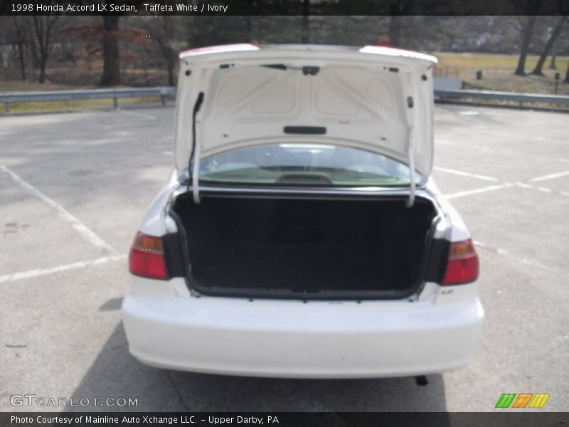 Taffeta White / Ivory 1998 Honda Accord LX Sedan