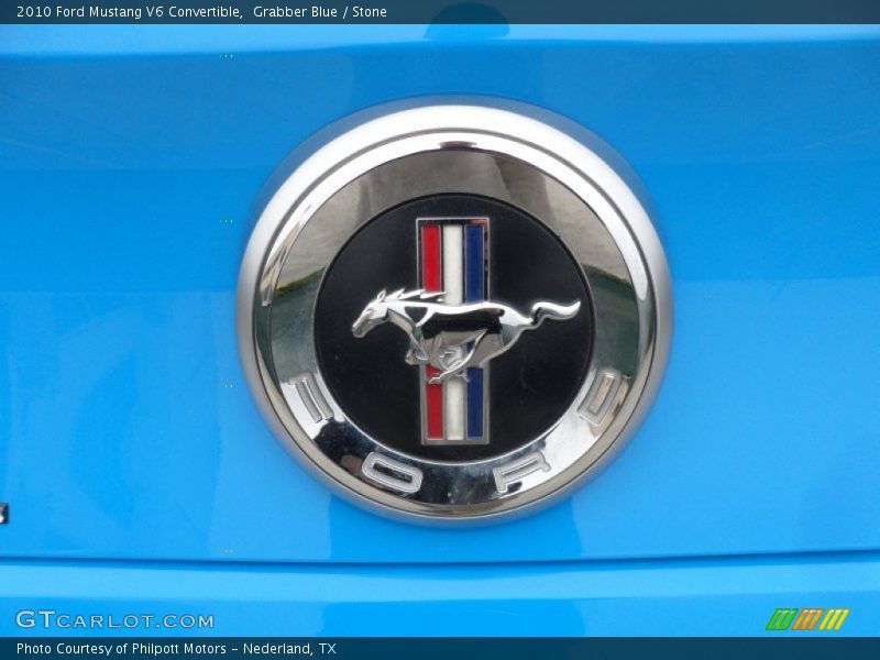  2010 Mustang V6 Convertible Logo