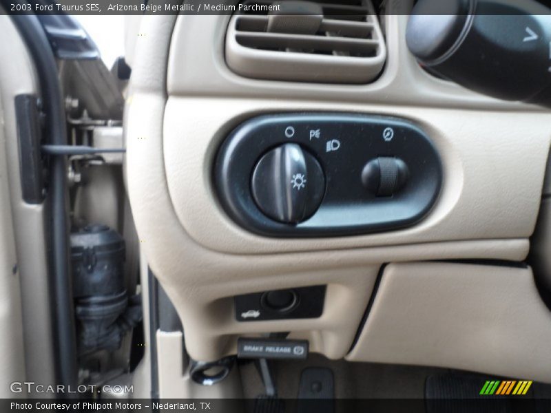 Arizona Beige Metallic / Medium Parchment 2003 Ford Taurus SES