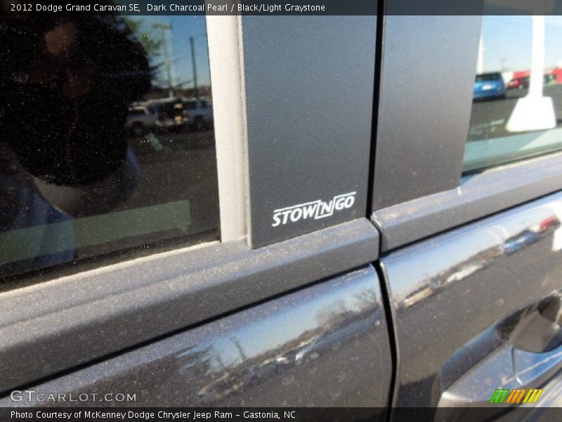 Dark Charcoal Pearl / Black/Light Graystone 2012 Dodge Grand Caravan SE