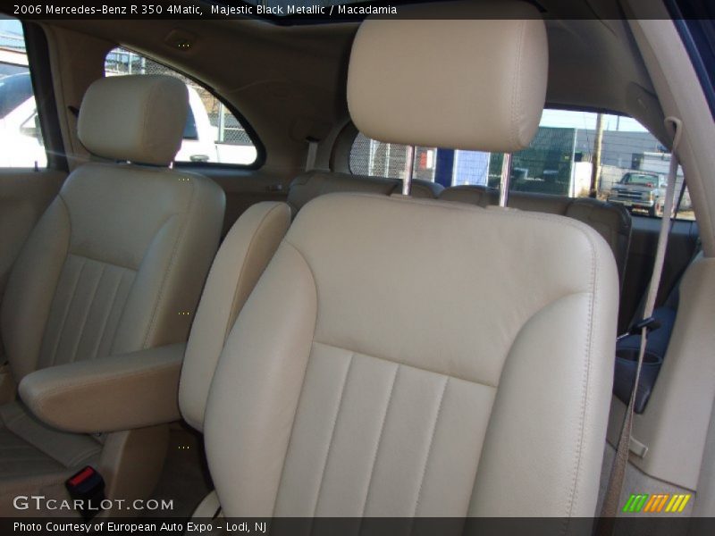 Majestic Black Metallic / Macadamia 2006 Mercedes-Benz R 350 4Matic