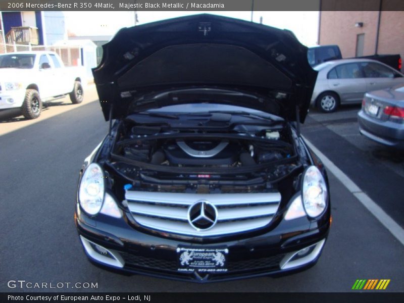 Majestic Black Metallic / Macadamia 2006 Mercedes-Benz R 350 4Matic