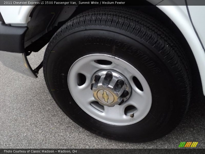 Summit White / Medium Pewter 2011 Chevrolet Express LS 3500 Passenger Van