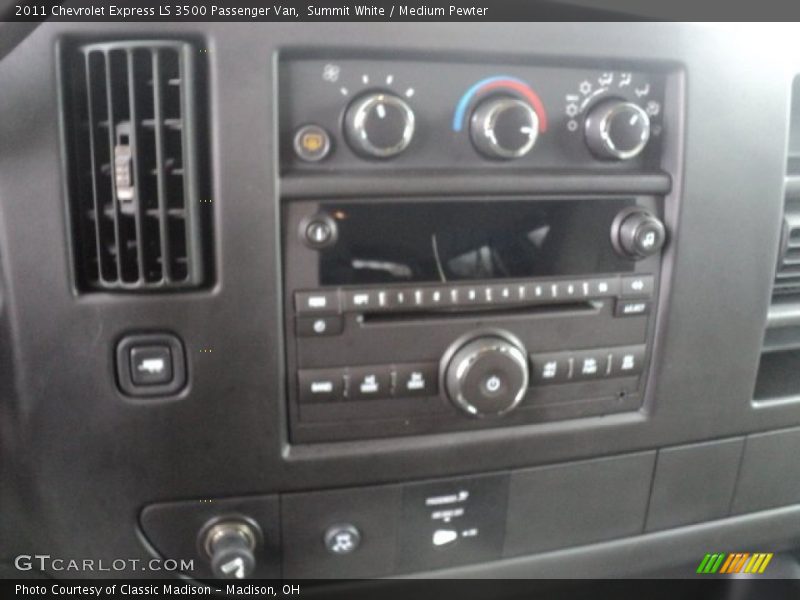 Summit White / Medium Pewter 2011 Chevrolet Express LS 3500 Passenger Van