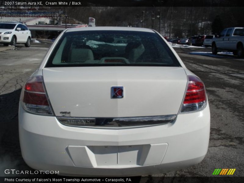 Cream White / Black 2007 Saturn Aura XE