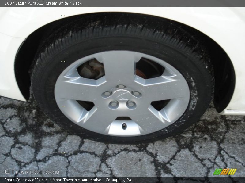 Cream White / Black 2007 Saturn Aura XE
